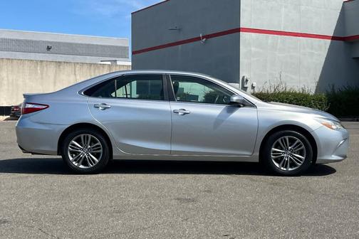 Celestial Silver Metallic 2015 Toyota Camry SE