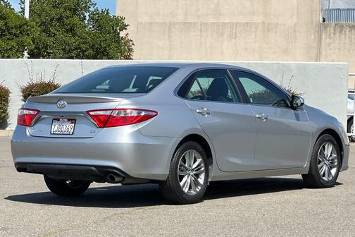 Celestial Silver Metallic 2015 Toyota Camry SE