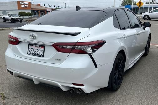 Wind Chill Pearl/Midnight Black Metallic 2023 Toyota Camry XSE