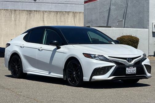Wind Chill Pearl/Midnight Black Metallic 2023 Toyota Camry XSE
