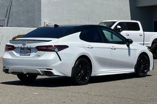 Wind Chill Pearl/Midnight Black Metallic 2023 Toyota Camry XSE