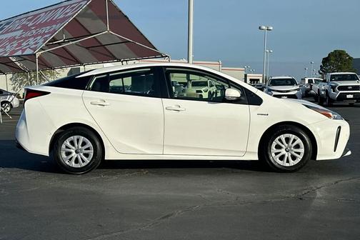 2022 Toyota Prius LE