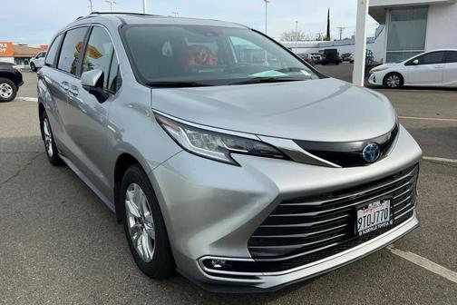 2025 Toyota Sienna Limited