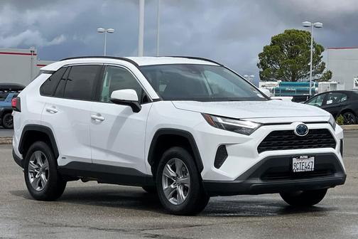White 2022 Toyota RAV4 Hybrid XLE