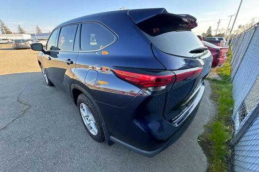 2022 Toyota Highlander Hybrid LE