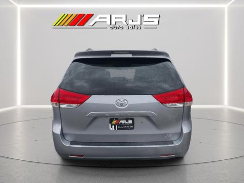 2013 Toyota Sienna LE