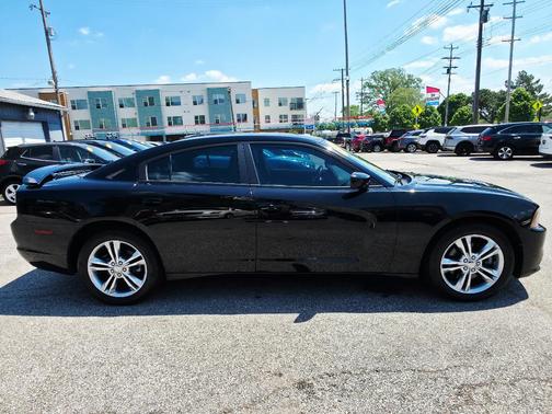 Pitch Black 2012 Dodge Charger SXT