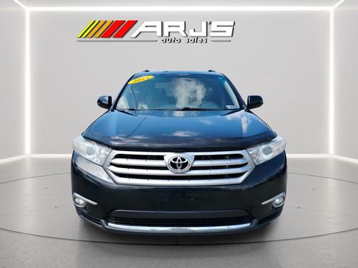 Black 2013 Toyota Highlander SE