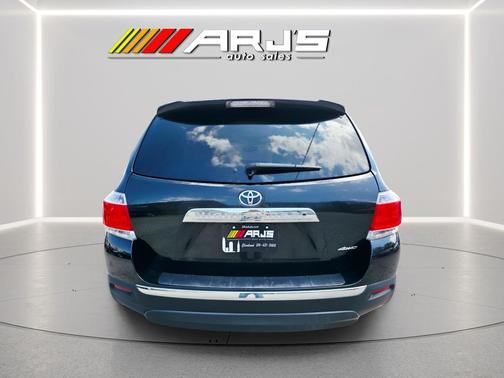 Black 2013 Toyota Highlander SE