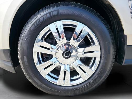 Radiant Silver Metallic 2015 Cadillac SRX Luxury Collection