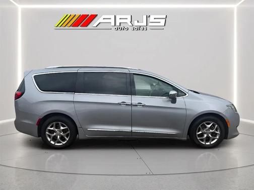 Billet Silver Metallic Clearcoat 2018 Chrysler Pacifica Limited