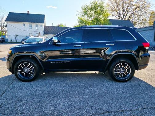 Diamond Black Crystal Pearlcoat 2018 Jeep Grand Cherokee Limited