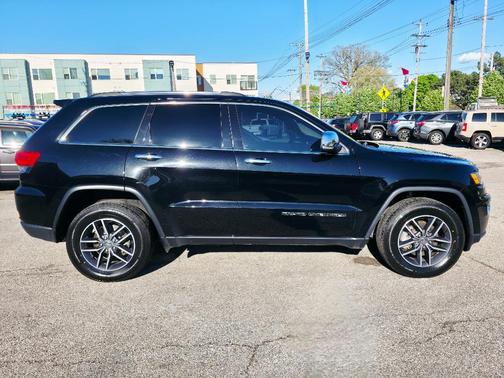 Diamond Black Crystal Pearlcoat 2018 Jeep Grand Cherokee Limited
