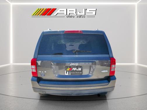 Granite Crystal Metallic Clearcoat 2015 Jeep Patriot Latitude