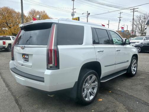 2017 Cadillac Escalade Luxury