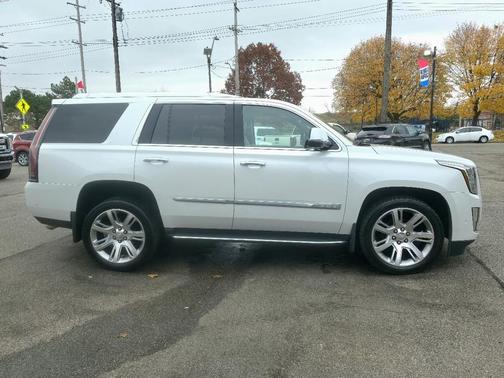 2017 Cadillac Escalade Luxury