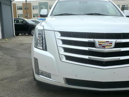 2017 Cadillac Escalade Luxury