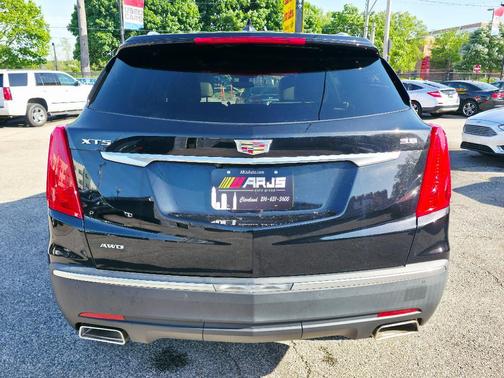 Stellar Black Metallic 2017 Cadillac XT5 Luxury