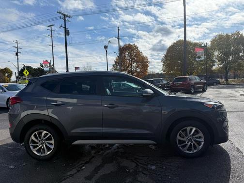 2017 Hyundai TUCSON SE Plus