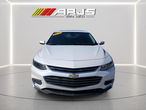 Iridescent Pearl Tricoat 2017 Chevrolet Malibu 1LT