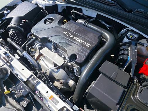 Iridescent Pearl Tricoat 2017 Chevrolet Malibu 1LT