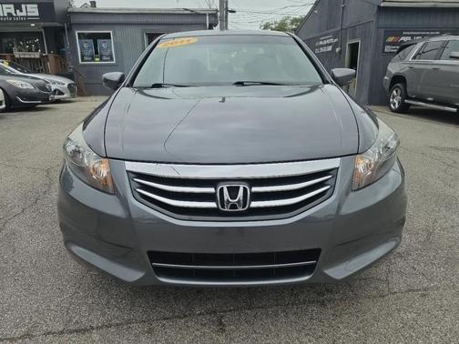 Alabaster Silver Metallic 2011 Honda Accord SE