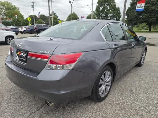 Alabaster Silver Metallic 2011 Honda Accord SE