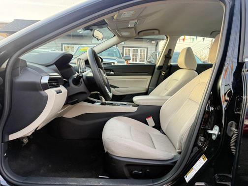 Super Black 2024 Nissan Altima 2.5 SV