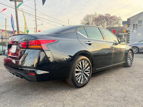 Super Black 2024 Nissan Altima 2.5 SV