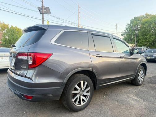 Modern Steel Metallic 2019 Honda Pilot EX-L