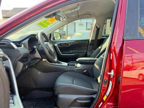 Ruby Flare Pearl 2019 Toyota RAV4 LE