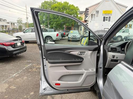 Lunar Silver Metallic 2020 Honda Pilot AWD LX