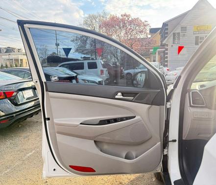 Winter White 2020 Hyundai TUCSON SE