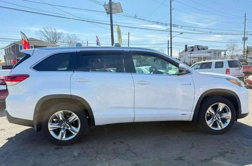 Blizzard Pearl 2018 Toyota Highlander Hybrid Limited