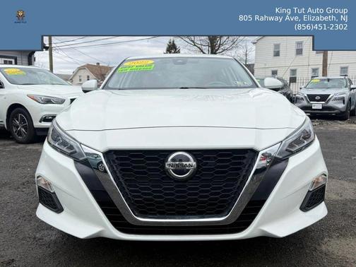 Pearl White Tricoat 2022 Nissan Altima 2.5 SV