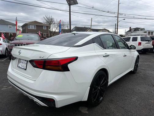 Pearl White Tricoat 2022 Nissan Altima 2.5 SV
