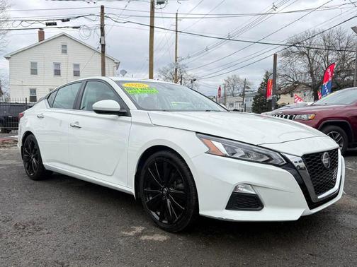 Pearl White Tricoat 2022 Nissan Altima 2.5 SV