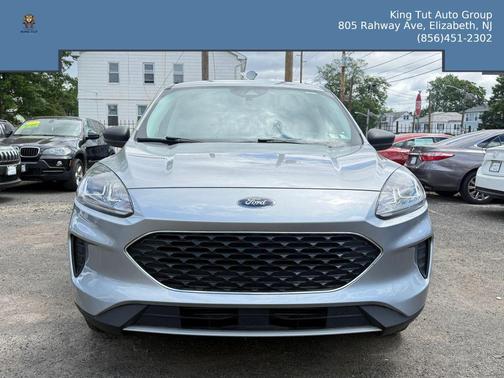 Iconic Silver Metallic 2022 Ford Escape SE