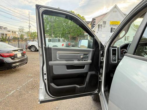 Bright Silver Metallic Clearcoat 2016 RAM 1500 Big Horn