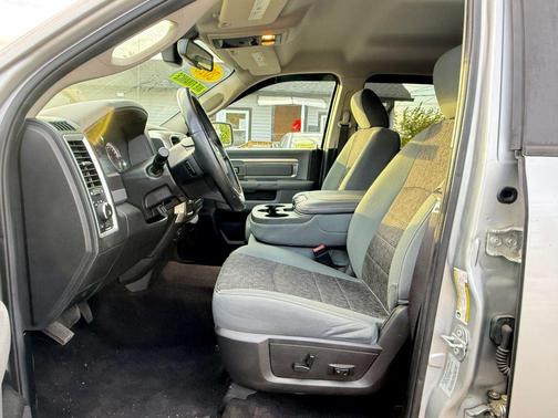 Bright Silver Metallic Clearcoat 2016 RAM 1500 Big Horn
