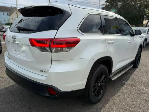Celestial Silver Metallic 2020 Toyota Highlander LE