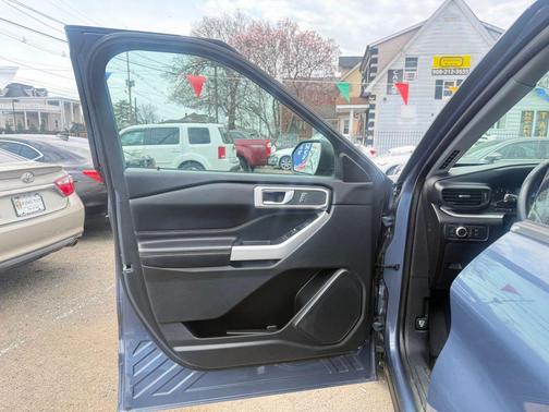 Infinite Blue Metallic Tinted Clearcoat 2021 Ford Explorer XLT