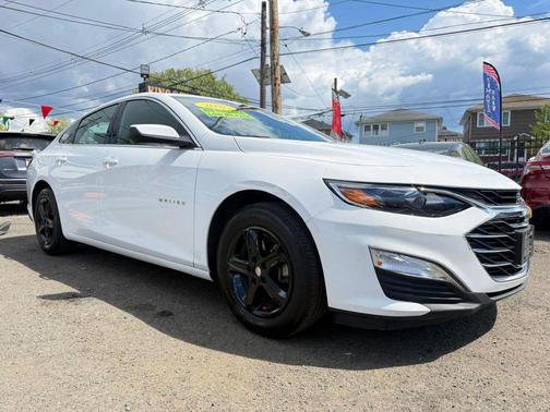 Summit White 2025 Chevrolet Malibu 1LS
