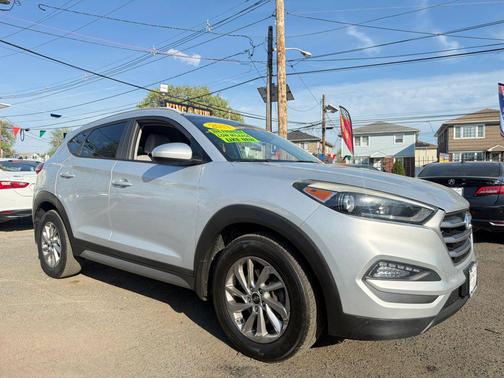 Molten Silver 2017 Hyundai TUCSON Sport