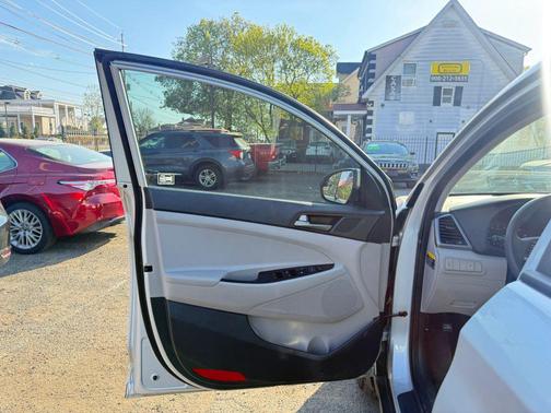 Molten Silver 2017 Hyundai TUCSON Sport