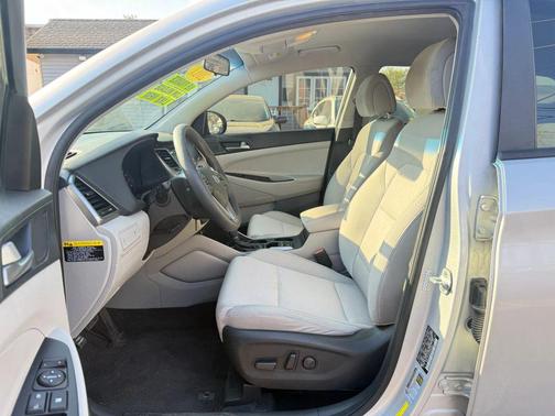 Molten Silver 2017 Hyundai TUCSON Sport