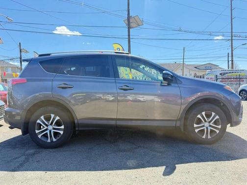 Magnetic Gray Metallic 2018 Toyota RAV4 LE