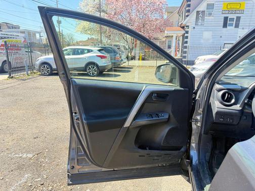 Magnetic Gray Metallic 2018 Toyota RAV4 LE