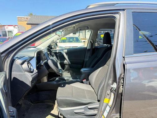 Magnetic Gray Metallic 2018 Toyota RAV4 LE