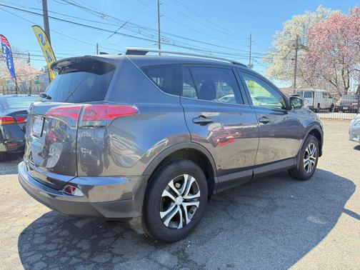 Magnetic Gray Metallic 2018 Toyota RAV4 LE
